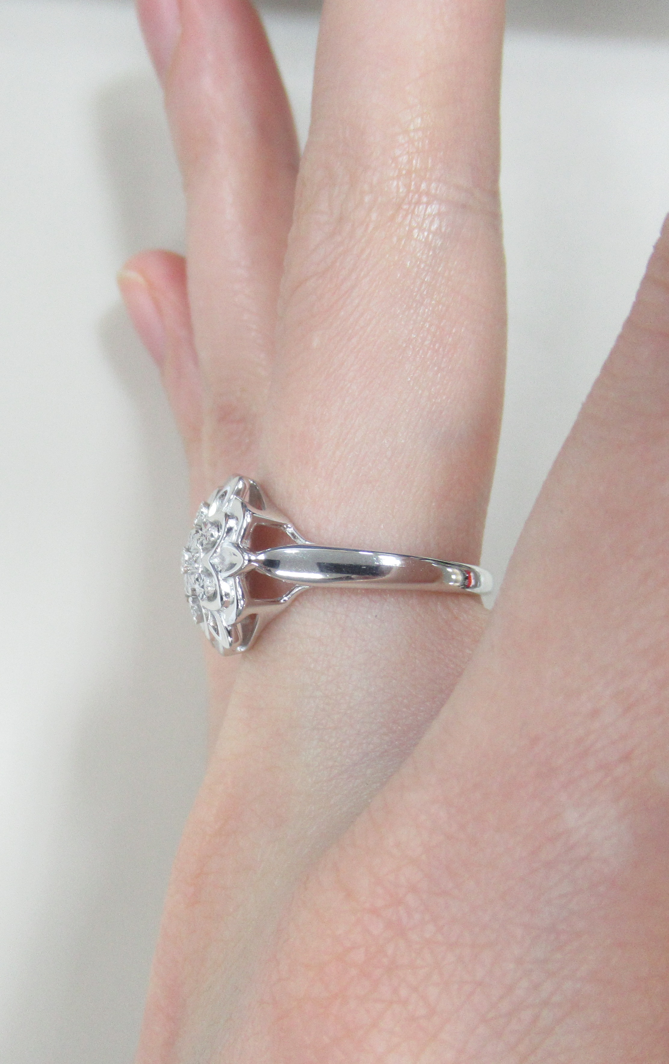 Серебряное кольцо с бриллиантами